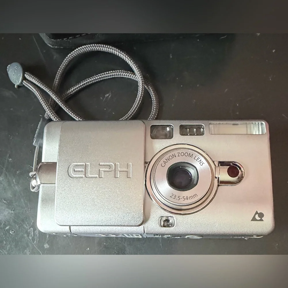 Canon ELPH Z3 Compact Digital APS Point Shoot Camera Zoom W/ Case - Tested